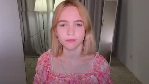 Snapshot of leo_lulu chatting on December 21, 3:09 pm Ashly online show from December 21, 3:09 pm