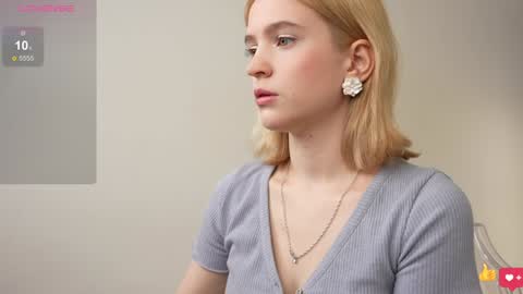 Snapshot of leo_lulu chatting on December 25, 3:06 pm Ashly online show from December 25, 3:06 pm