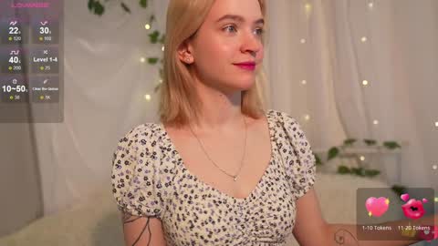 Snapshot of leo_lulu chatting on February 2, 3:28 pm Ashly online show from February 2, 3:28 pm