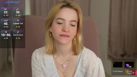 Snapshot of leo_lulu chatting on February 9, 3:56 pm Ashly online show from February 9, 3:56 pm