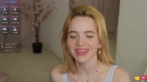 Snapshot of leo_lulu chatting on February 9, 6:58 pm Ashly online show from February 9, 6:58 pm