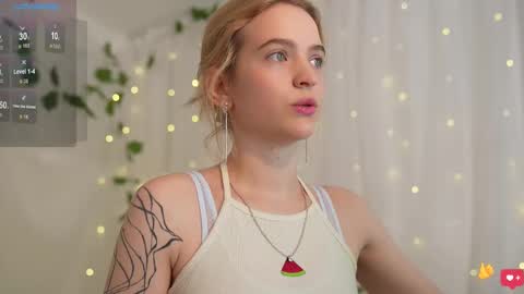 Snapshot of leo_lulu chatting on February 16, 3:38 pm Ashly online show from February 16, 3:38 pm