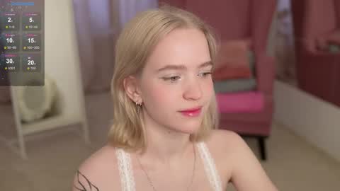 Snapshot of leo_lulu chatting on March 8, 8:00 am Ashly online show from March 8, 8:00 am