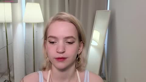 Snapshot of leo_lulu chatting on March 9, 8:51 am Ashly online show from March 9, 8:51 am