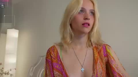 Snapshot of leo_lulu chatting on October 11, 3:43 pm Ashly online show from October 11, 3:43 pm