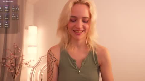 Snapshot of leo_lulu chatting on November 9, 9:40 am Ashly online show from November 9, 9:40 am