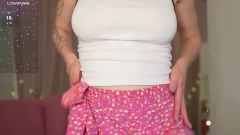 Snapshot of leo_lulu chatting on November 22, 3:22 pm Ashly online show from November 22, 3:22 pm