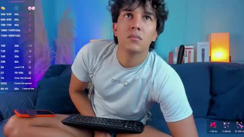 Snapshot of leo_savage_ chatting on December 1, 3:44 am Leo online show from December 1, 3:44 am