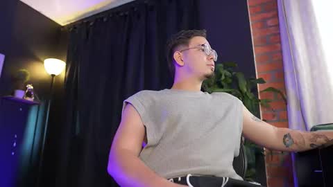 Leo online show from January 17, 9:07 pm