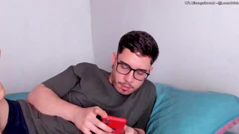 Snapshot of leoandviolet chatting on October 3, 6:27 pm Carlos Alissa. Help us to reach 100 likes online show from October 3, 6:27 pm