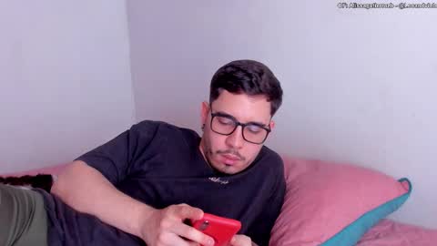 Snapshot of leoandviolet chatting on October 5, 5:44 pm Carlos Alissa. Help us to reach 100 likes online show from October 5, 5:44 pm