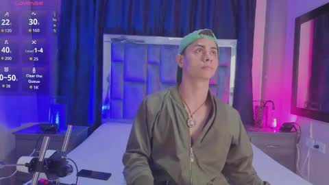 Snapshot of leomonnroe chatting on April 7, 7:25 pm leomonnroe online show from April 7, 7:25 pm
