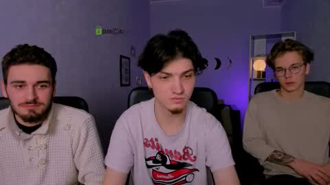 Snapshot of leon_lie chatting on December 17, 1:06 pm leo online show from December 17, 1:06 pm