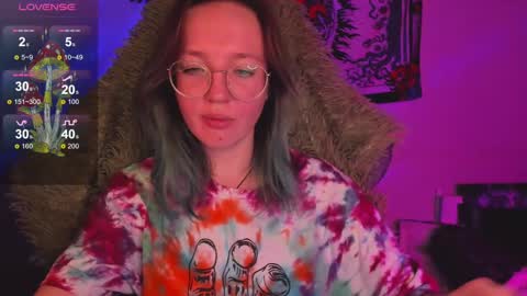 leona online show from December 4, 9:35 pm