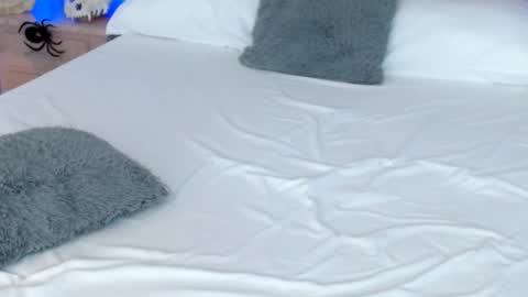 LUCY online show from October 29, 9:27 pm