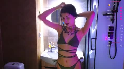 Snapshot of leonahines chatting on November 21, 2:49 pm Donna online show from November 21, 2:49 pm