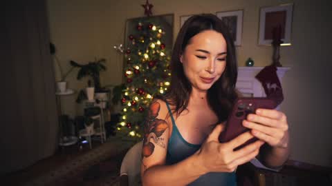 Leo online show from December 25, 7:02 pm