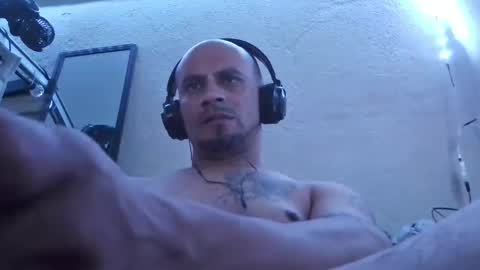 Snapshot of leonar0101 chatting on December 5, 11:16 am leonar0101 online show from December 5, 11:16 am