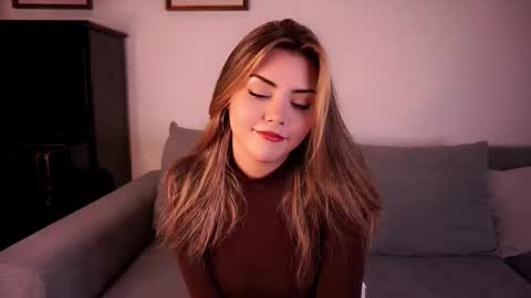 Mia online show from December 3, 6:32 am