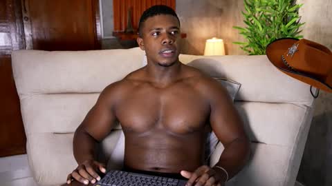 Snapshot of leonardo_jones1 chatting on October 12, 11:53 am Leandro jones online show from October 12, 11:53 am