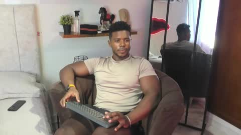 Leandro jones online show from February 9, 8:13 pm