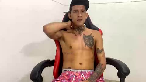 Snapshot of leonardo_twinks chatting on October 21, 6:03 am Leonardo Adams online show from October 21, 6:03 am