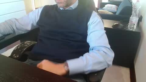 Snapshot of leone44 chatting on May 7, 9:36 am angel e sonia online show from May 7, 9:36 am