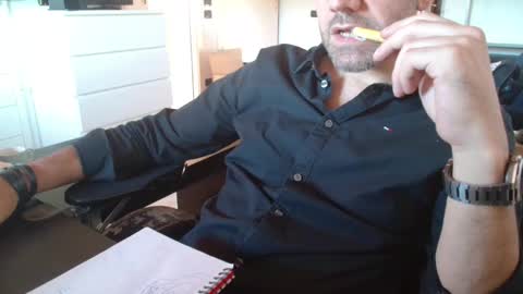 Snapshot of leone44 chatting on June 5, 7:58 am angel e sonia online show from June 5, 7:58 am