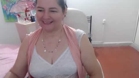 leonela   online show from October 14, 2:45 am