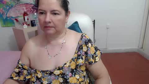 leonela   online show from October 15, 4:45 am