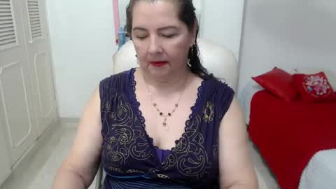 leonela   online show from June 5, 10:48 pm