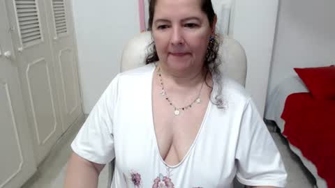 leonela   online show from June 11, 12:32 am