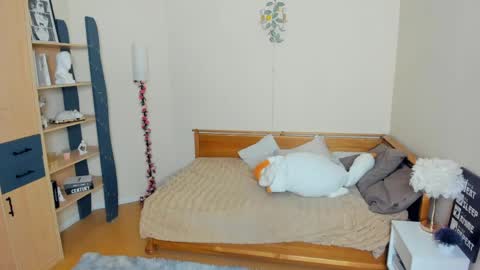 Snapshot of leonewiechec chatting on March 28, 7:35 pm Alice online show from March 28, 7:35 pm