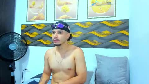 Snapshot of leonhotx chatting on March 28, 6:51 pm Leon online show from March 28, 6:51 pm