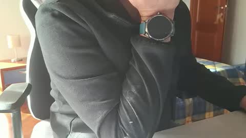 Snapshot of leonida62 chatting on December 17, 9:48 am leonida62 online show from December 17, 9:48 am