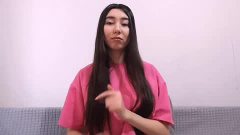 Snapshot of leonieschmith chatting on November 17, 10:21 am Alice online show from November 17, 10:21 am