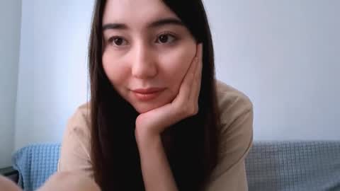 Snapshot of leonieschmith chatting on November 18, 10:09 am Alice online show from November 18, 10:09 am