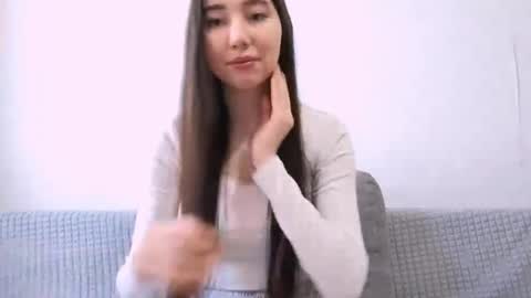 Snapshot of leonieschmith chatting on November 20, 10:04 am Alice online show from November 20, 10:04 am