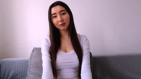 Snapshot of leonieschmith chatting on December 4, 10:02 am Alice online show from December 4, 10:02 am