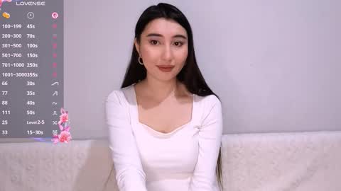 Snapshot of leonieschmith chatting on December 15, 2:10 pm Alice online show from December 15, 2:10 pm