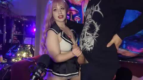 Snapshot of leonita_19 chatting on December 16, 11:54 pm Leonita and Leon online show from December 16, 11:54 pm