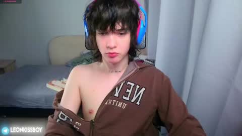 leonkissboy online show from June 15, 12:35 am