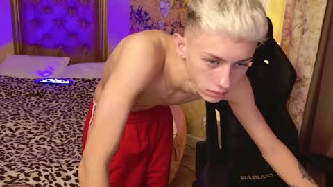 Snapshot of leonlure chatting on October 10, 6:23 am leonlure online show from October 10, 6:23 am