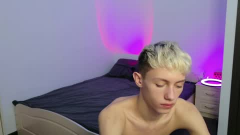 Snapshot of leonlure chatting on December 4, 8:17 pm leonlure online show from December 4, 8:17 pm