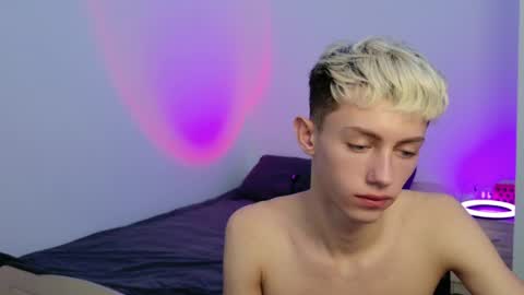 Snapshot of leonlure chatting on December 5, 8:23 am leonlure online show from December 5, 8:23 am