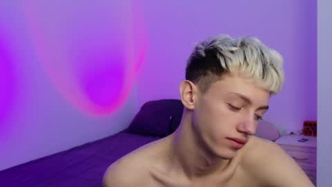 Snapshot of leonlure chatting on December 5, 8:27 pm leonlure online show from December 5, 8:27 pm