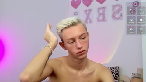 Snapshot of leonlure chatting on March 28, 7:41 am leonlure online show from March 28, 7:41 am