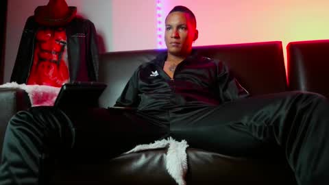Snapshot of leonnardojaramillo chatting on December 30, 8:43 am Lenardo jaramillo online show from December 30, 8:43 am