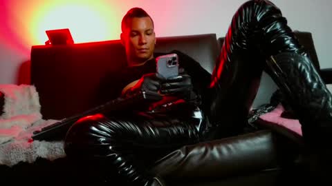 Snapshot of leonnardojaramillo chatting on February 8, 9:24 am Lenardo jaramillo online show from February 8, 9:24 am