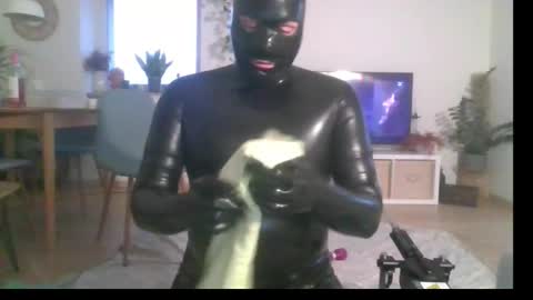 Snapshot of leontorax chatting on February 28, 5:03 pm T0rax online show from February 28, 5:03 pm